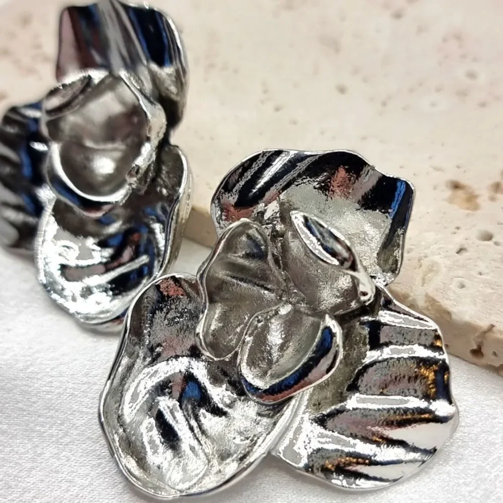 ZARA Carved flower earrings In Silver | NWOT